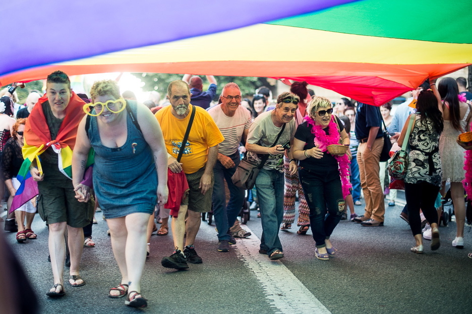 Cientos de personas han secundado la marcha en Iruñea. (Iñigo URIZ / ARGAZKI PRESS) Cientos de personas han secundado la marcha en Iruñea. (Iñigo URIZ / ARGAZKI PRESS)