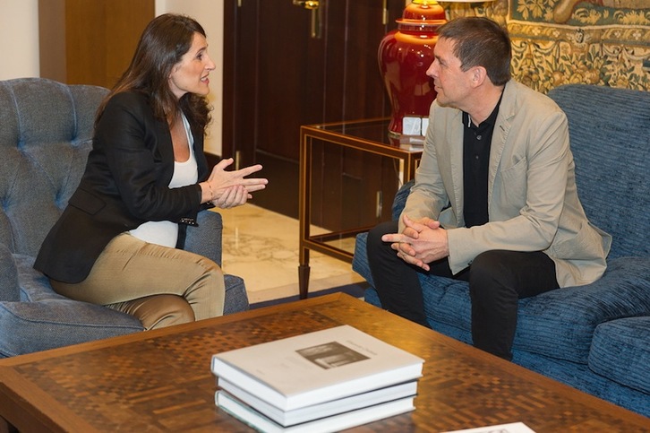 Bakartxo Tejeria y Arnaldo Otegi se han reunido durante diez minutos. (Juanan RUIZ/ARGAZKI PRESS)