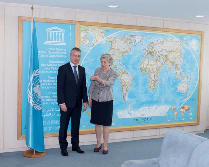 El lehendakari Urkullu se ha reunido en París con la directora general de la Unesco, Irina Bokova. (IREKIA.EUS)