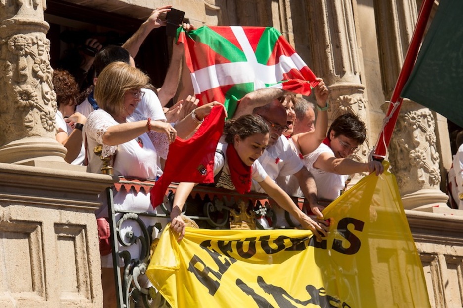No ha faltado una bandera en favor de los refugiados. (Iñigo URIZ/ARGAZKI PRESS) No ha faltado una bandera en favor de los refugiados. (Iñigo URIZ/ARGAZKI PRESS)