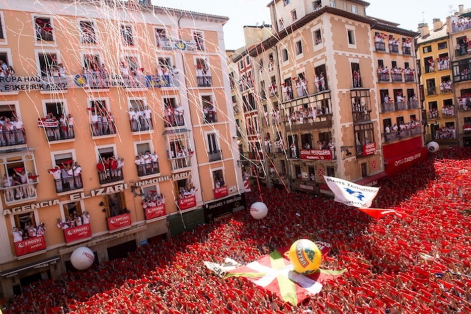 Panorámica de la plaza del Ayuntamiento. (Iñigo URIZ/ARGAZKI PRESS) Panorámica de la plaza del Ayuntamiento. (Iñigo URIZ/ARGAZKI PRESS)