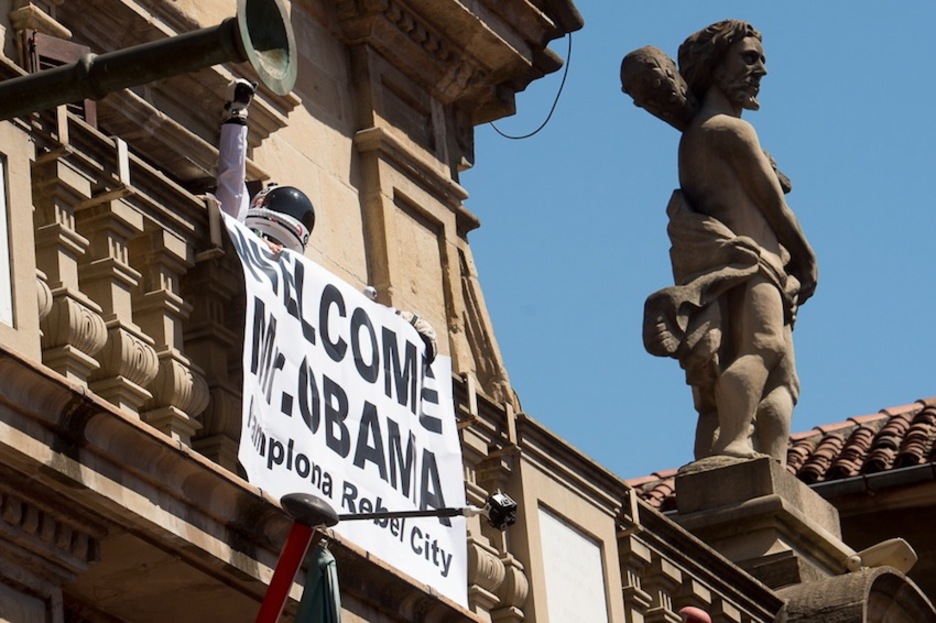 No se sabe si Obama irá a Iruñea pero por si acaso ya le dan la bienvenida. (Iñigo URIZ/ARGAZKI PRESS) No se sabe si Obama irá a Iruñea pero por si acaso ya le dan la bienvenida. (Iñigo URIZ/ARGAZKI PRESS)