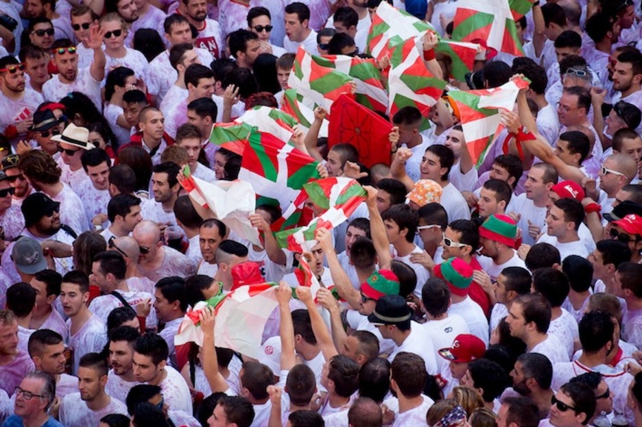 Se han visto ikurriñas de todo tamaño. (Iñigo URIZ/ARGAZKI PRESS) Se han visto ikurriñas de todo tamaño. (Iñigo URIZ/ARGAZKI PRESS)