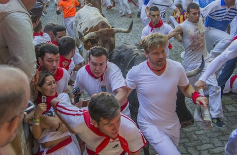 Momentos de nervios y miedo en el callejón. (Andoni CANELLADA/ARGAZKI PRESS) Momentos de nervios y miedo en el callejón. (Andoni CANELLADA/ARGAZKI PRESS)