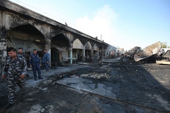 Erasoaren ondoren honela geratu da Baladeko mausoleoaren kanpoaldea. (Ahmad AL-RUBAYE/AFP) 