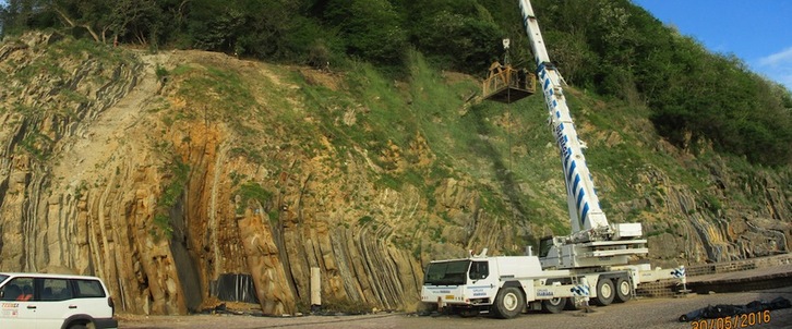 Haizearen Orraziaren ondoko flysch pareta egonkortzeko lanean ari dira. (DONOSTIAKO UDALA)