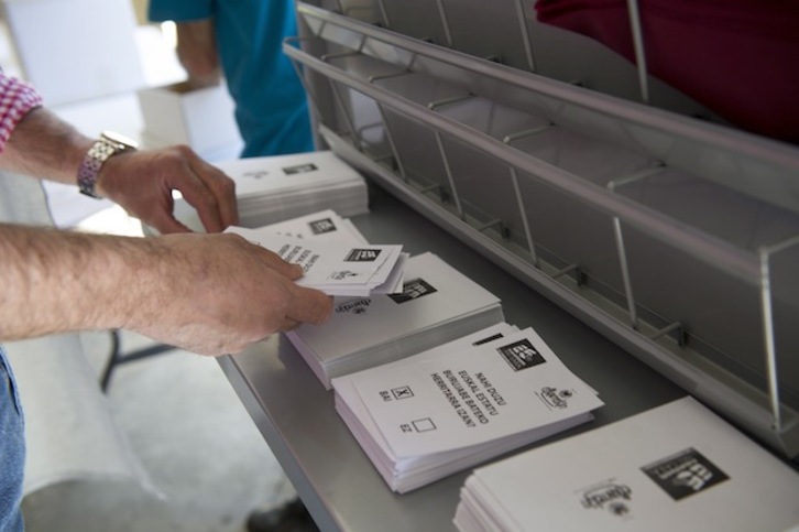 Papeletas de la consulta celebrada por Gure Esku Dago el pasado junio. (Juan Carlos RUIZ / ARGAZKI PRESS)