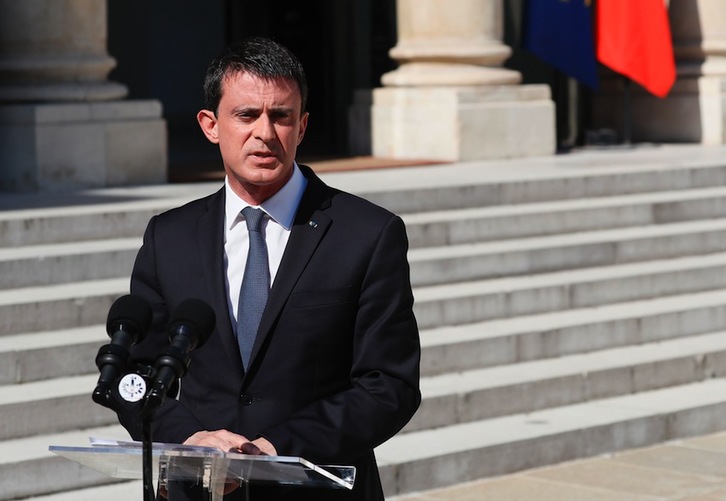 Manuel Valls, durante su breve comparecencia tras los atentados de Niza. (Thomas SAMSON/AFP) 