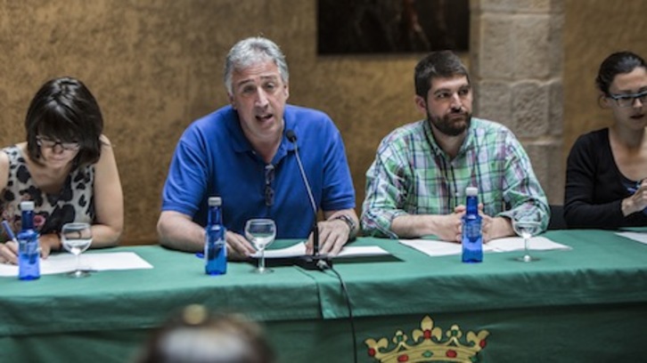 El alcalde Asiron, en su comparecencia para hacer balance de los sanfermines 2016. (Lander ARROYABE/ARGAZKI PRESS)