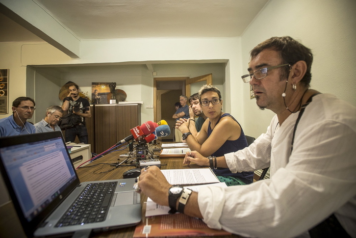 César Manzanos en la rueda de prensa de hoy. (Jaizki FONTANEDA/ARGAZKI PRESS)