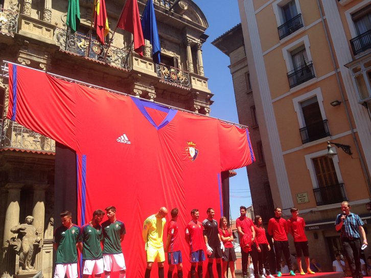 Presentación esta mañana de la camiseta de Osasuna. (@CAOsasuna)