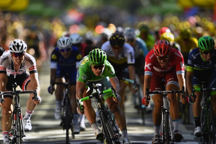 Peter Sagan ha conseguido la victoria por un estrecho margen. (Lionel BONAVENTURE/AFP)