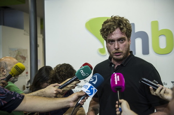 Maiorga Ramirez EH Bilduko parlamentaria, gaur Iruñean (Jagoba MANTEROLA-ARGAZKI PRESS)