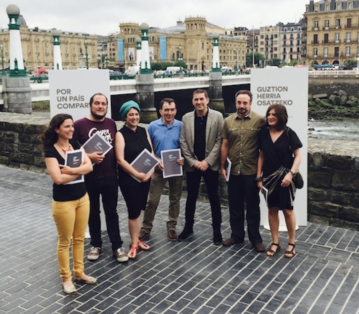 Otegi ha comparecido con Idigoras, Fernández, Etxebarrieta, Iruin, Pascual y Franco. (@ehbildu)