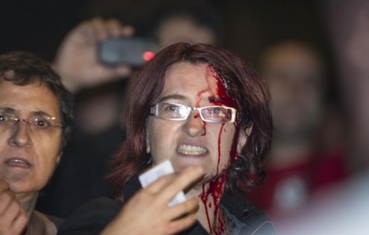 Amalur Mendizabal resultó herida tras recibir un porrazo de un ertzaina. (Raul BOGAJO / ARGAZKI PRESS)