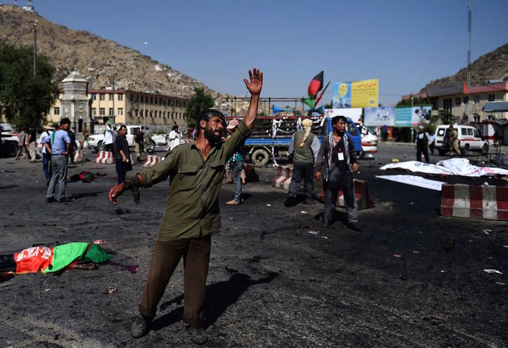 Minutos posteriores al ataque suicida. (WAKIL KOHSAR | AFP)