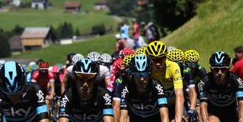 Mikel Landa eta Mikel Nieve, Tourreko tropelaren buru. (Kenzo TRIBOUILLARD / AFP)