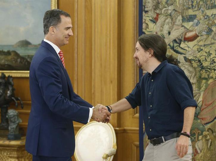 Pablo Iglesias, junto a Felipe de Borbón, jefe del Estado. (Pool/Efe)