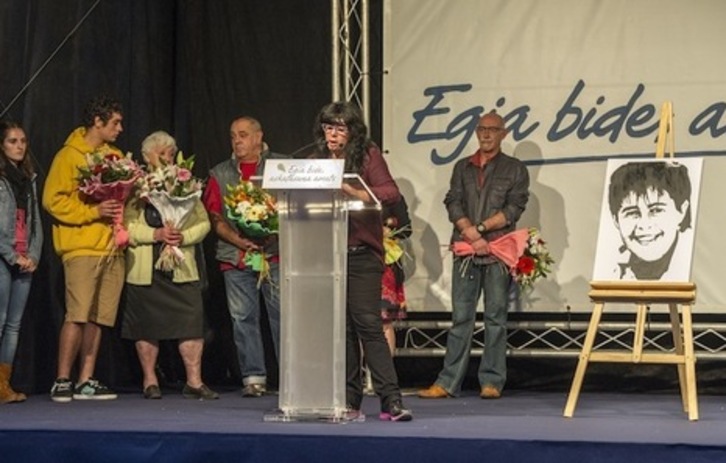 Gurutze Iantziri egindako omenaldi bat.