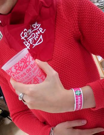 Chaque jour, une couleur de bracelet différente. © DR