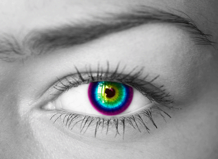 Las lentillas de colores varían el color del iris ocultando el original. (THINKSTOCK)