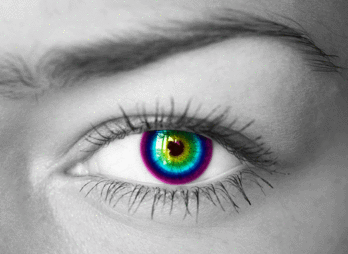 Las lentillas de colores varían el color del iris ocultando el original. (THINKSTOCK)