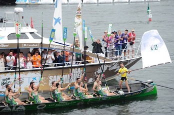 Hondarribia celebra su séptima victoria de la temporada en la Liga San Miguel. (Jon URBE / ARGAZKI PRESS)