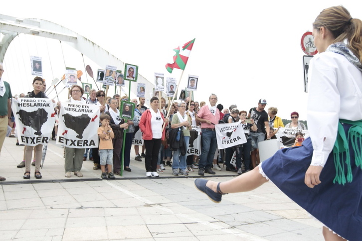 Gorliz eta Plentzian abiatu du Etxeratek hondartzetako kanpaina. (ARGAZKI PRESS)