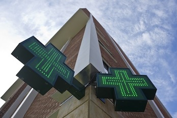 Las farmacias colaboran con esta campaña por el buen uso del 112. (Lander ARROYABE/ARGAZKI PRESS)