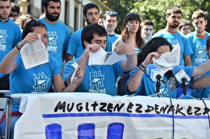 Los jóvenes han roto las multas. (Monika DEL VALLE/ARGAZKI PRESS)