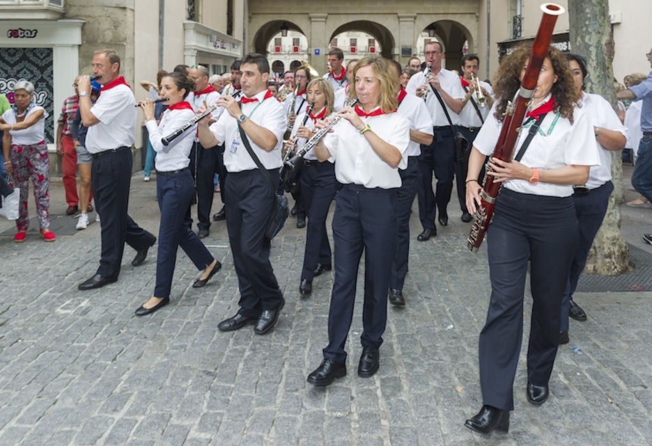 La Banda Municipal, en la comitiva a Vísperas. (Juanan RUIZ / ARGAZKI PRESS)