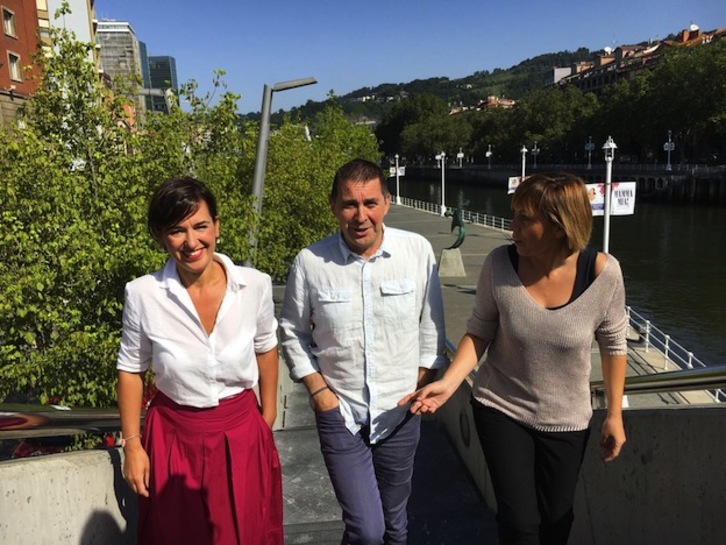 Jasone Agirre (Bizkaia), Arnaldo Otegi (Gipuzkoa) y Miren Larrion (Araba), cabezas de lista de EH Bildu. (@ehbildubizkaia)