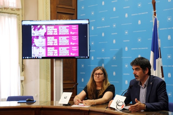 La concejal Duñike Agirrezabalaga y el alcalde Eneko Goia. (Donostiako Udala)