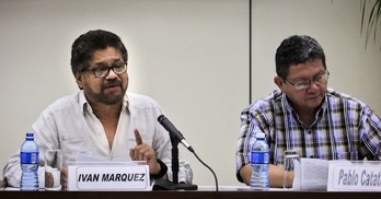 Iván Márquez y Pablo Catatumbo, miembros del equipo negociador de las FARC. (Adalberto ROQUE/AFP)