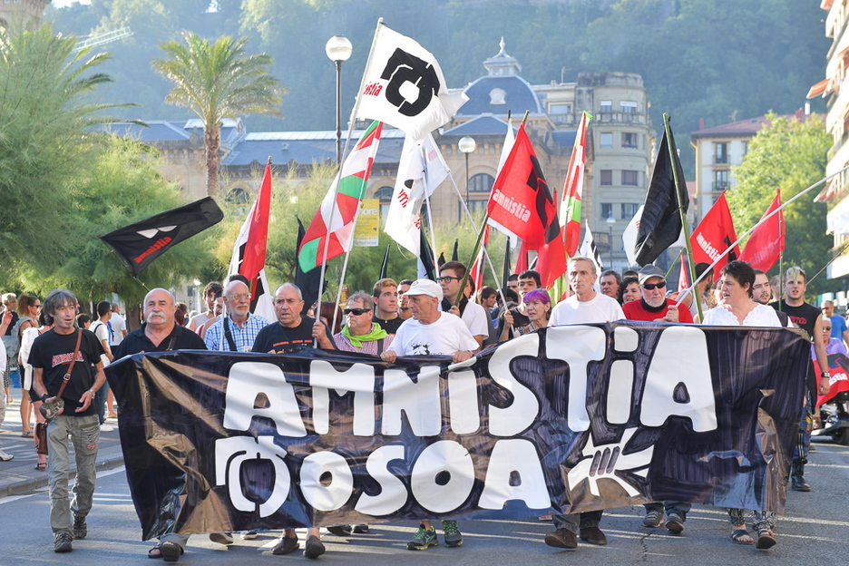 Amnistiaren aldeko eta Errepresioaren aurkako Mugimenduak manifestazioa burutu du. (Idoia ZABALETA / ARGAZKI PRESS)