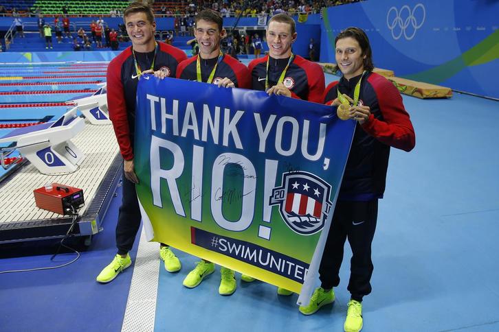 Michael Phelps, junto a sus compañeros de equipo. (Odd ANDERSEN)