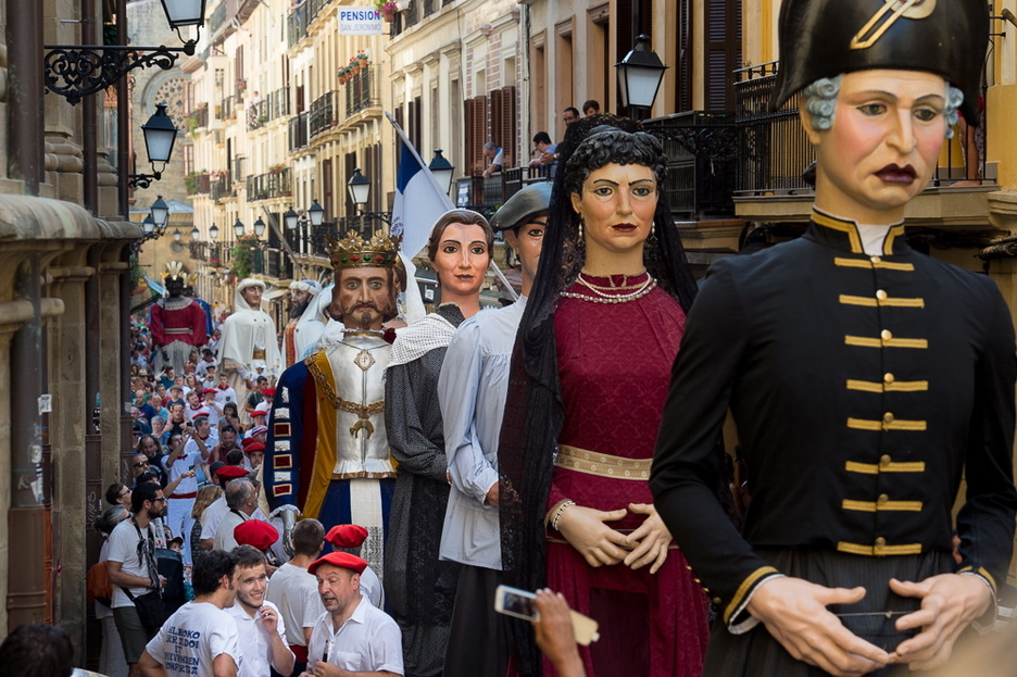 Erraldoiak, Donostiako Alde Zaharrean. (Iñigo URIZ/ARGAZKI PRESS)