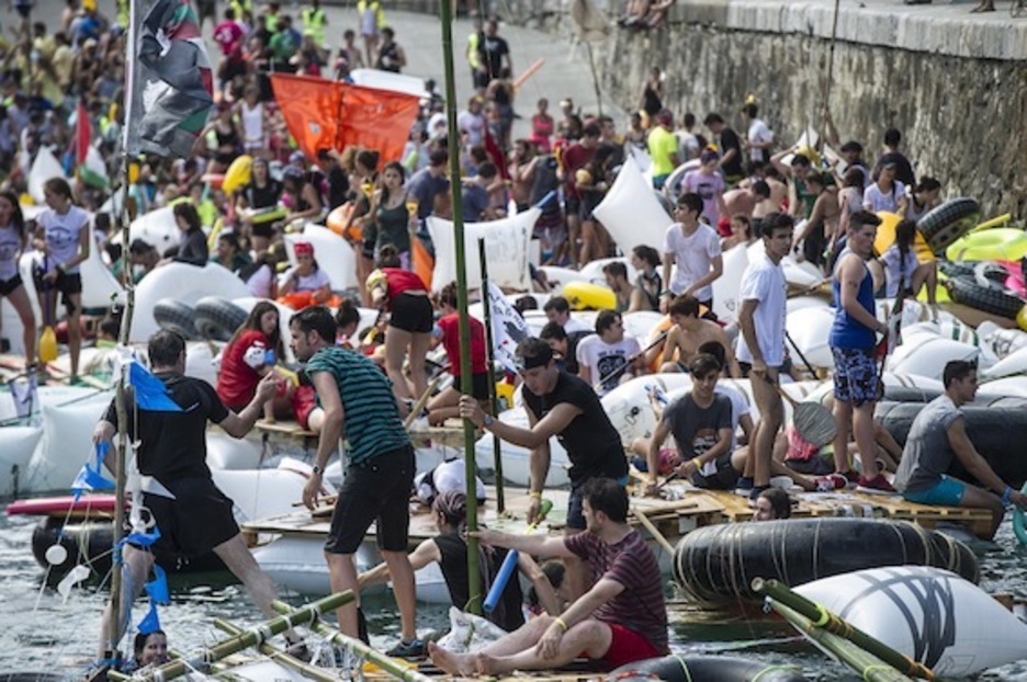 El abordaje ha sido, también este año, multitudinario. (Jagoba MANTEROLA/ARGAZKI PRESS)