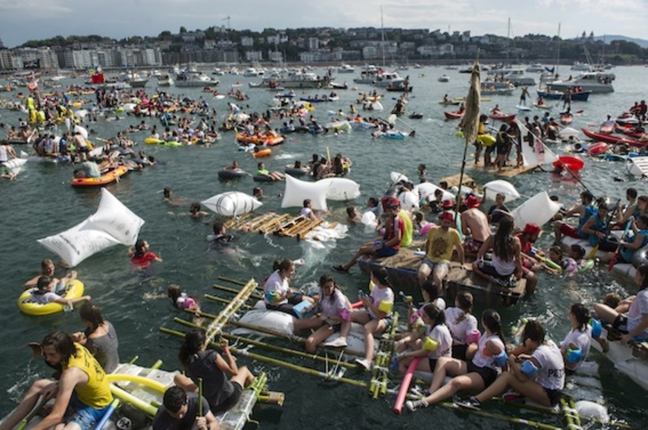 La bahía donostiarra, tomada por los piratas. (Jagoba MANTEROLA/ARGAZKI PRESS)