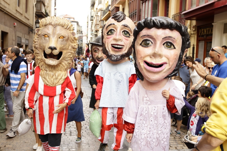 Erraldoien inguruan, beti dabiltza buruhandiak. (ARGAZKI PRESS)