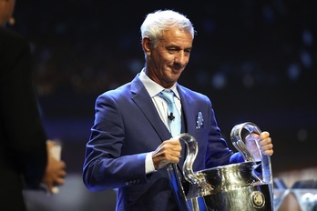 El mítico delantero del Lievrpool Ian Rush ha sido uno de los protagonistas del sorteo. (Valery HACHE / AFP)