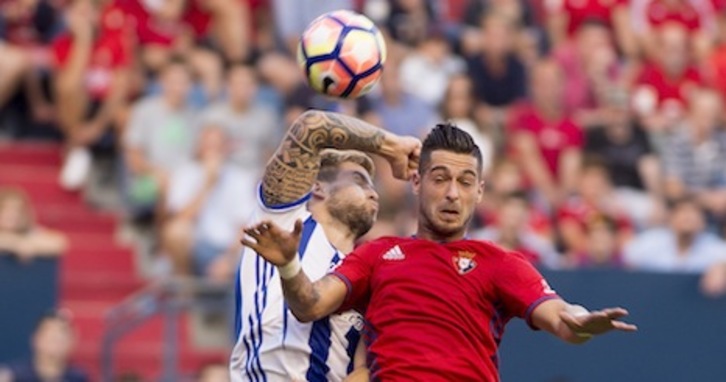 Sergio León ya disputó sus primeros minutos como rojillo ante la Real. (Iñigo URIZ/ARGAZKI PRESS)