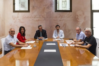Las delegaciones de ambos gobiernos se han reunido en Gasteiz. (Juanan RUIZ/ARGAZKI PRESS)
