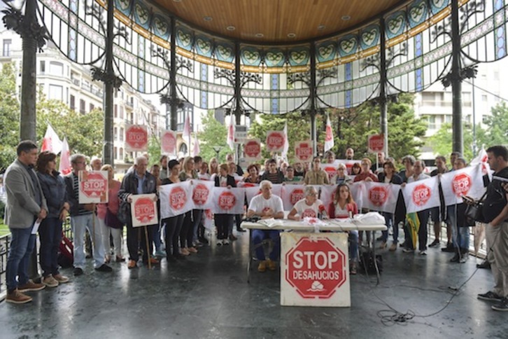  e IRPH Stop han comparecido en el Boulevard. (Idoia ZABALETA/ARGAZKI PRESS)