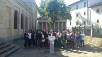 Koalizio subiranistako kideak, Gernikako Arbolaren aitzinean. (@ehbildu)