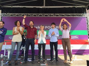 Representantes de la formación morada, durante el mitin de Barakaldo. (@pili_zabala)