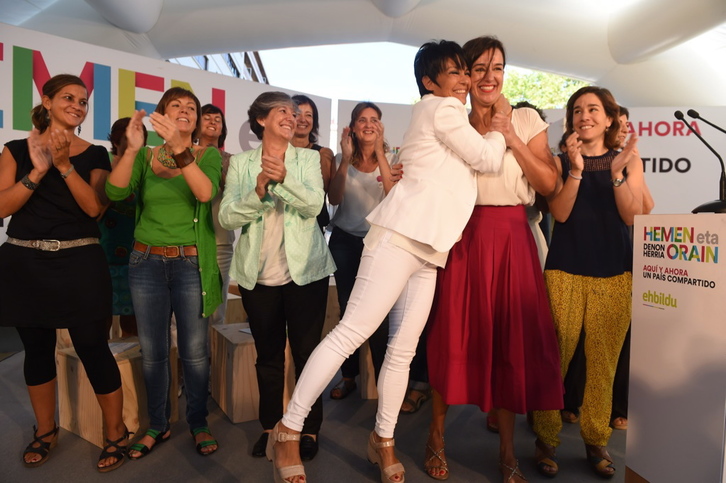 Las candidatas de EH Bildu, en Durango. (ARGAZKI PRESS)