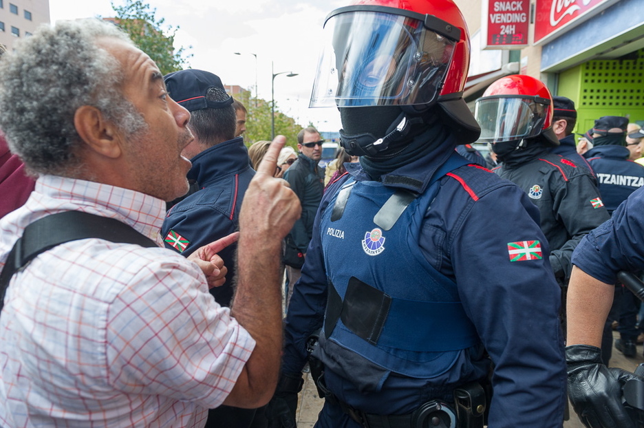 Protesta ugari etxegabetzearen aurrean. (Juanan RUIZ / ARGAZKI PRESS)