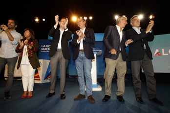 Dirigentes del PP, con Rajoy en el centro, durante el acto hoy en Bilbo. (ARGAZKI PRESS)