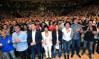 Las candidatas de EH Bildu, al comienzo del acto. (ARGAZKI PRESS)